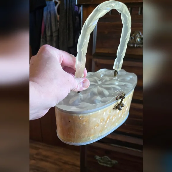 VINTAGE, CREAM,  WILARDY LUCITE PURS, MID CENTURY ,VERY RARE. - Picture 3 of 6